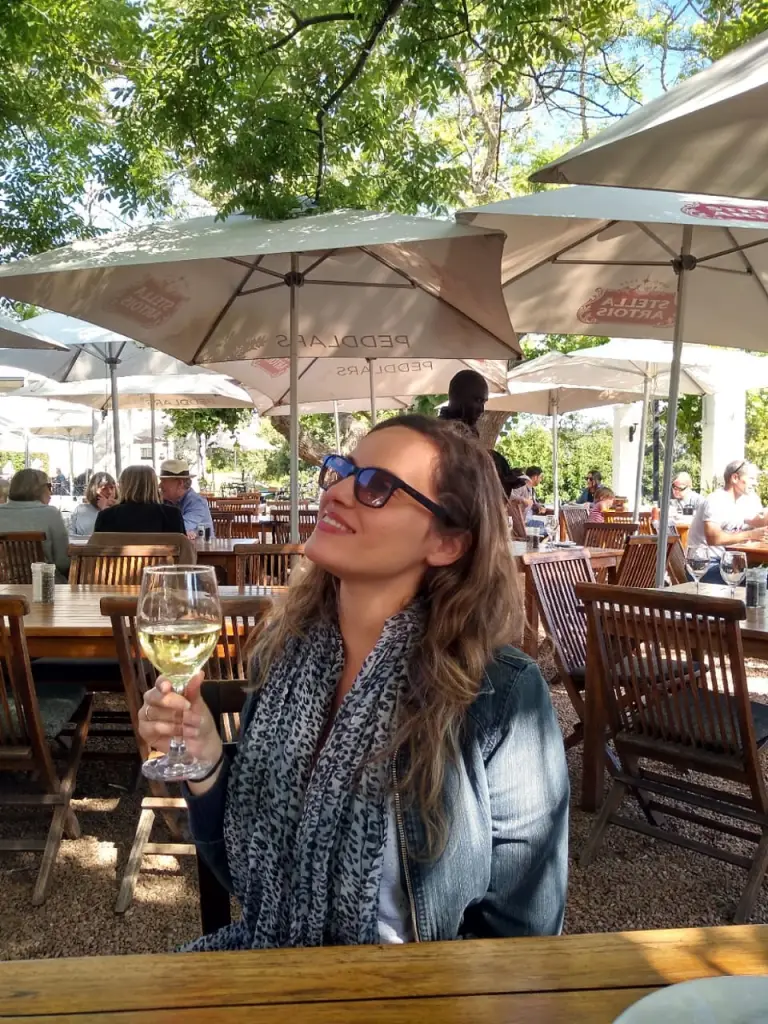 Tomando vinho em Groot Constantia